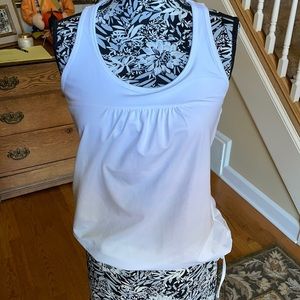 White Athleta Tinker top. EUC. Smoke free home